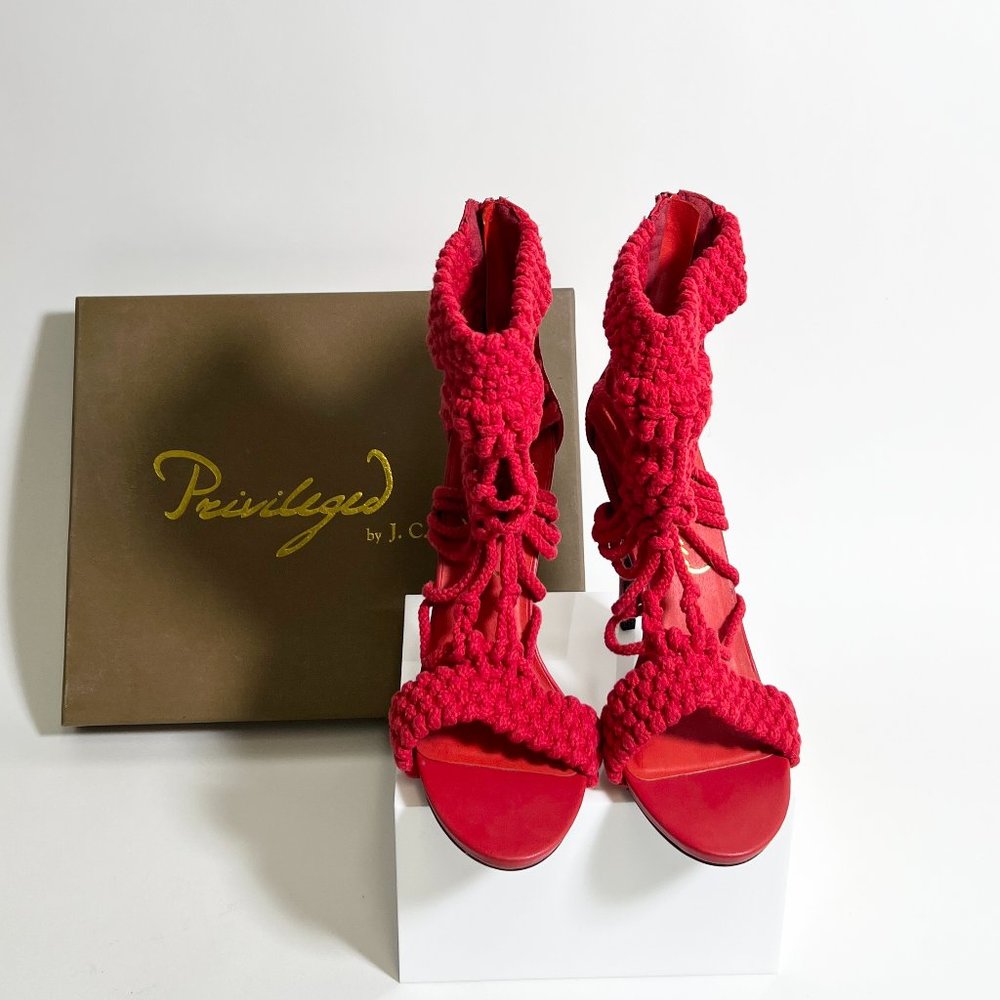 NIB Privileged By J.C. Dossier Lexie Red Heels